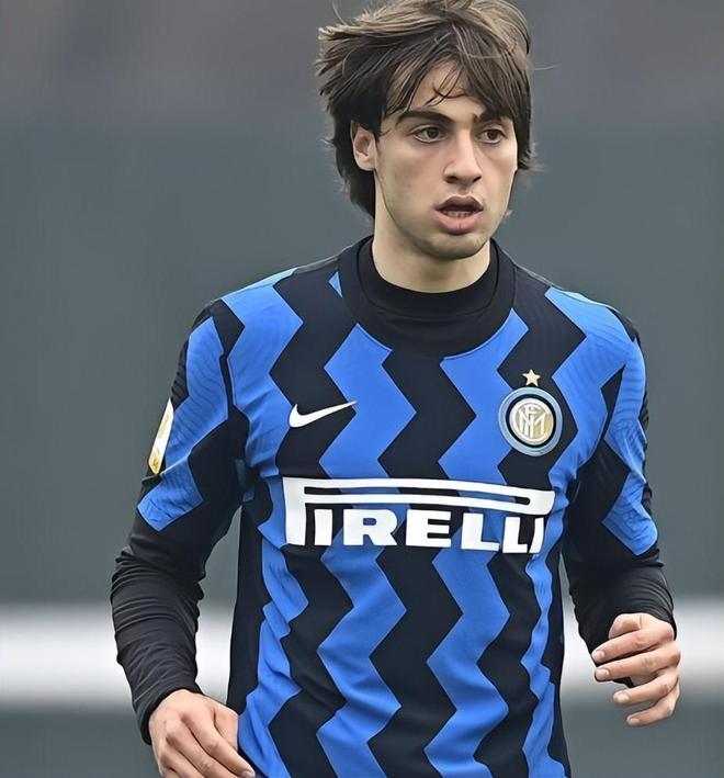 KAIYUNAPP下载-关于风云突变！AC米兰清晨造点机会，荷甲版图或变，更衣室稳定，数据趋势出现新变化的信息